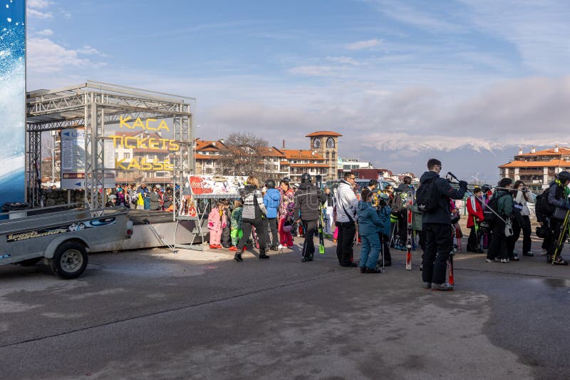 Kolejka przy gondoli windy bułgarii bansko fotografia stock