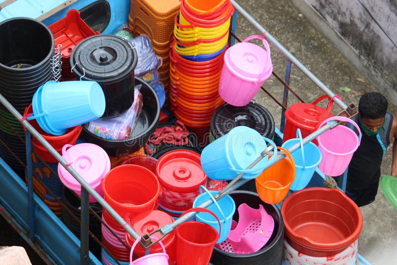 https://thumbs.dreamstime.com/b/kolkata-west-bengal-india-july-colorful-plastic-made-bowl-buckets-selling-local-market-barasat-n-parganas-bucket-189941223.jpg