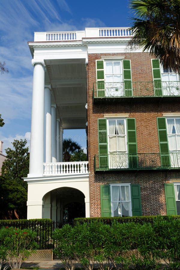 Kolonial arkitektur i Charleston, SC arkivfoto Kolonial arkitektur i Charleston, SC arkivfoto
