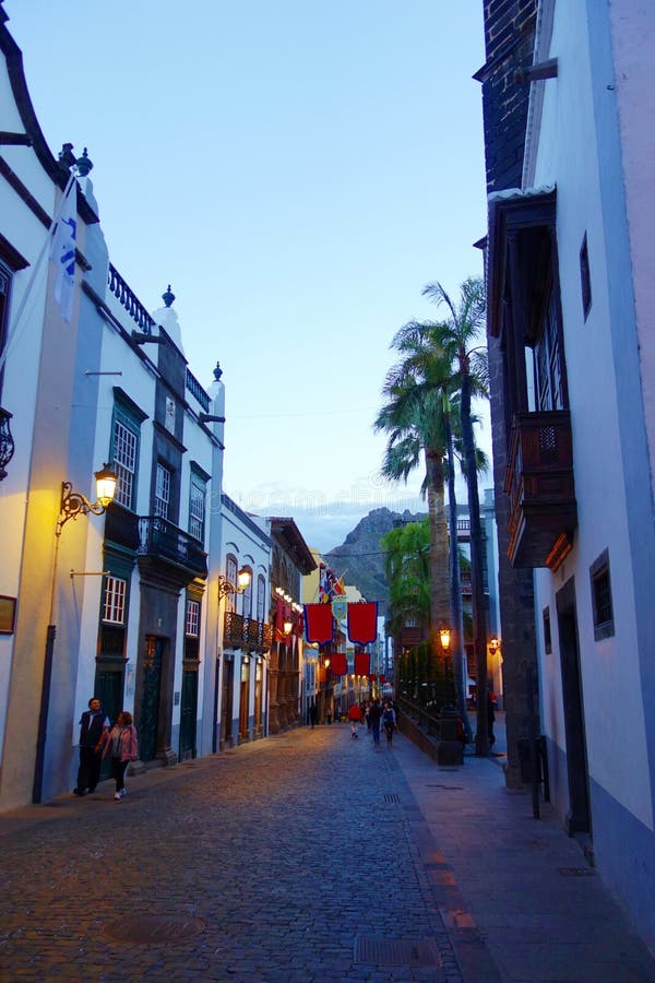 Kolonial färgrik stadsmitt av Santa Cruz de la Palma, kanariefågelöar, Spanien royaltyfria bilder Kolonial färgrik stadsmitt av Santa Cruz de la Palma, kanariefågelöar, Spanien royaltyfria bilder