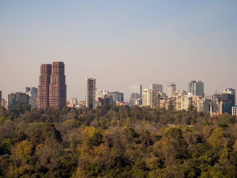 Kolonisty Chapultepec kasztelu widoki Meksyk, wzgórze, park, budynki zdjęcie royalty free Kolonisty Chapultepec kasztelu widoki Meksyk, wzgórze, park, budynki zdjęcie royalty free