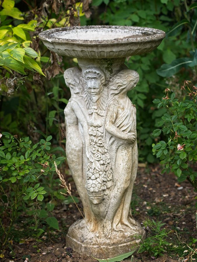 Kolonn av sockelstilsorten Klassisk stenträdgårdstaty/skulptur fotografering för bildbyråer Kolonn av sockelstilsorten Klassisk stenträdgårdstaty/skulptur fotografering för bildbyråer