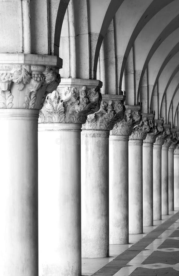 kolonner venice royaltyfria foton kolonner venice royaltyfria foton