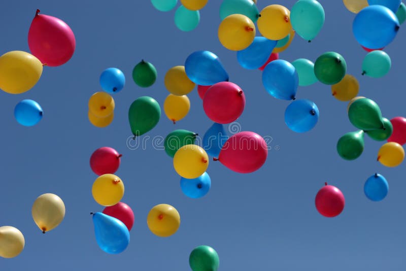 Kolorowe balony do nieba wielo- odejść