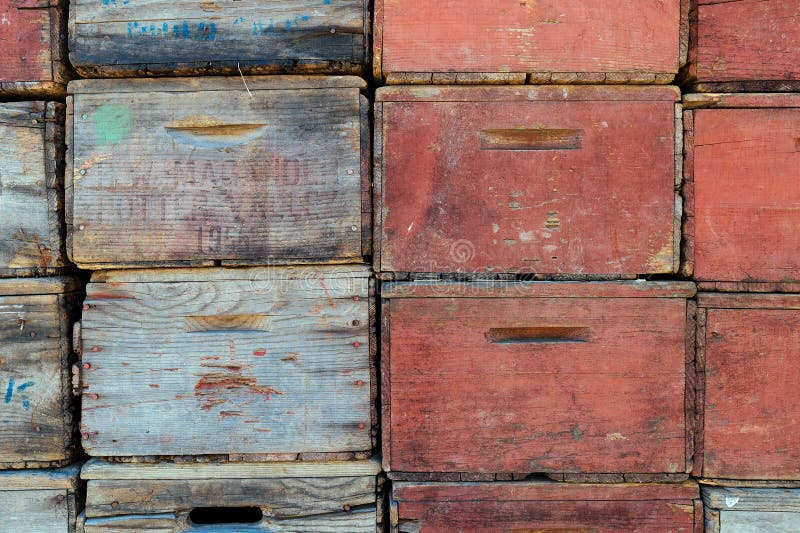 The boxes are still used to box apples and other fruit. The boxes are still used to box apples and other fruit.