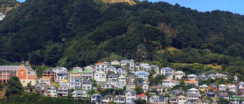 Kolorowi domy na górze Wiktoria w Wellington, Nowa Zelandia