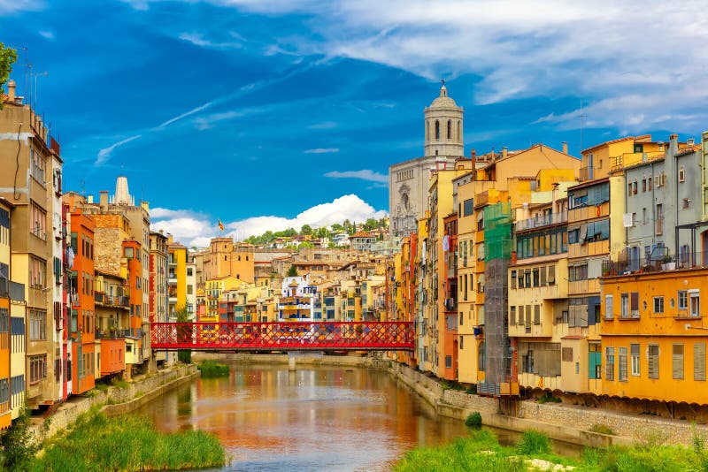 Kolorowi domy w Girona, Catalonia, Hiszpania