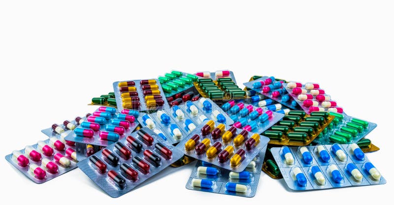 Kolorowy antybiotyczne kapsuł pigułki odizolowywać w bąbel paczce odizolowywającej na białym tle z kopii przestrzenią Antybiotycz zdjęcia stock Kolorowy antybiotyczne kapsuł pigułki odizolowywać w bąbel paczce odizolowywającej na białym tle z kopii przestrzenią Antybiotycz zdjęcia stock