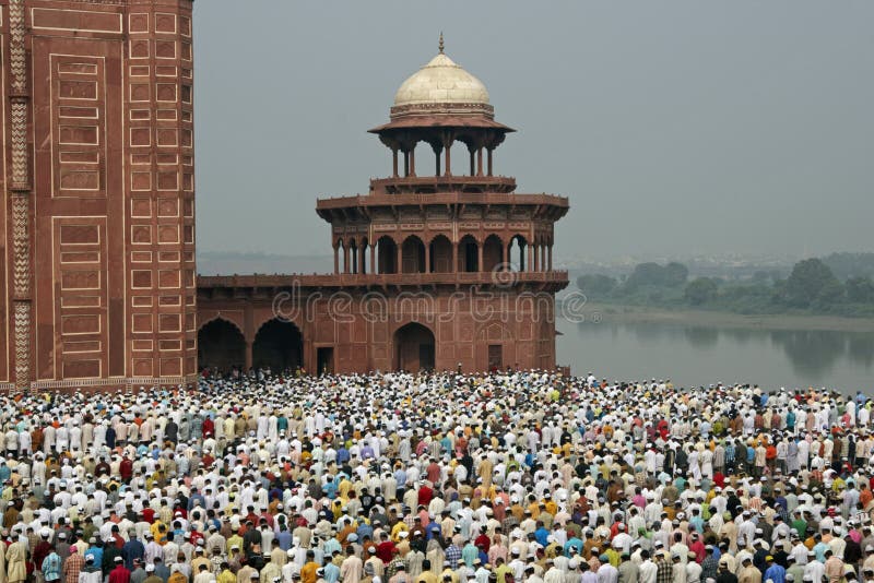 Thousands of people gather in front of the mosque at the Taj Mahal to celebrate the Muslim festival of Eid ul-Fitr in Agra, Uttar Pradesh, India. Thousands of people gather in front of the mosque at the Taj Mahal to celebrate the Muslim festival of Eid ul-Fitr in Agra, Uttar Pradesh, India