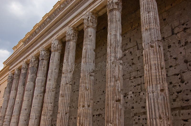 kolumny-rzymskie-zdj-cie-stock-obraz-z-o-onej-z-architektury-16101874