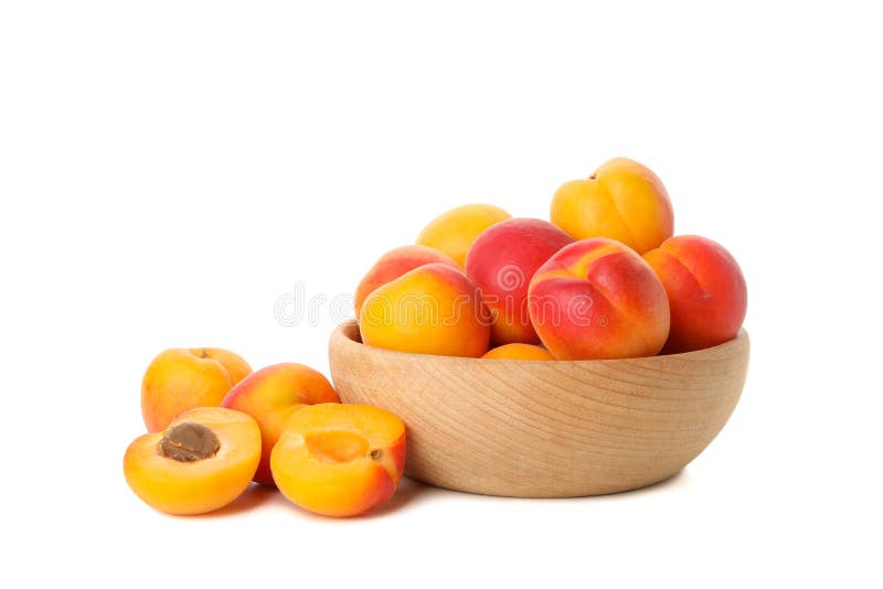 Kom met verse abrikozen geïsoleerd op de achtergrond stock fotografie