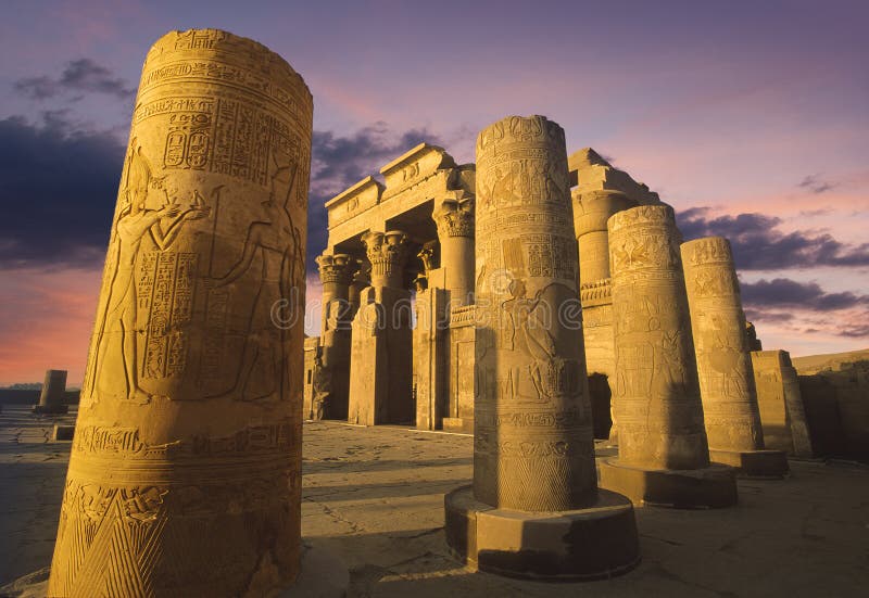 Tempio di Kom Ombo, al tramonto sul Nilo in Egitto.