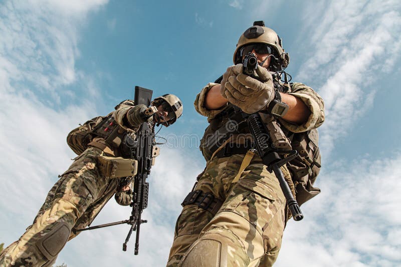 Kommandosoldater för USA-armé med vapen fotografering för bildbyråer Kommandosoldater för USA-armé med vapen fotografering för bildbyråer