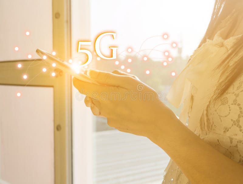 kommunikationsteknologi för begrepp 5G, smartphonesignal fotografering för bildbyråer kommunikationsteknologi för begrepp 5G, smartphonesignal fotografering för bildbyråer