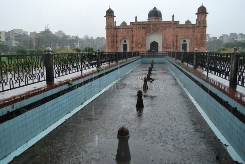 Komplex för Lalbagh kellaMughal fort som står för den Buriganga floden arkivfoto Komplex för Lalbagh kellaMughal fort som står för den Buriganga floden arkivfoto