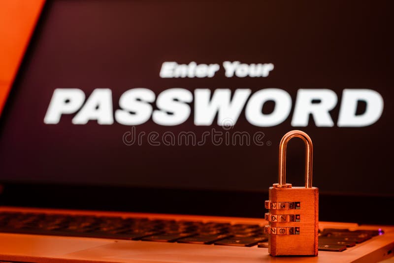 Komputerowy ewidencyjnej ochrony i ochrona danych pojęcie, kłódka na laptop klawiaturze z wchodzić do twój hasło na ekranie obrazy royalty free Komputerowy ewidencyjnej ochrony i ochrona danych pojęcie, kłódka na laptop klawiaturze z wchodzić do twój hasło na ekranie obrazy royalty free