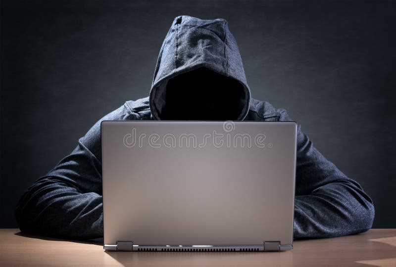 Komputerowy hacker kraść dane od laptopu