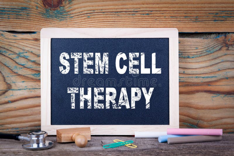 Komórki macierzystej terapia Chalkboard na drewnianym tle