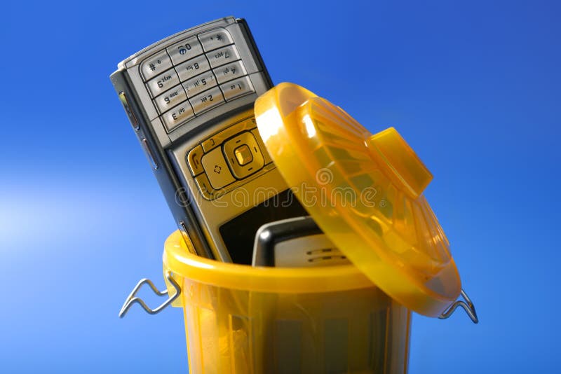 komórki telefon komórkowy grat zdjęcia stock komórki telefon komórkowy grat zdjęcia stock