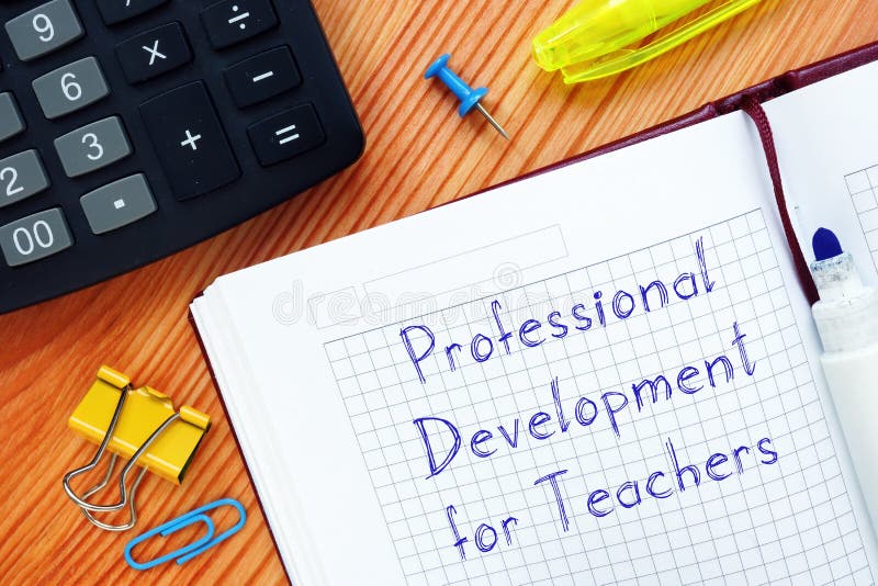 Koncepcja biznesowa oznaczająca rozwój zawodowy dla nauczycieli ze znakiem w arkuszu