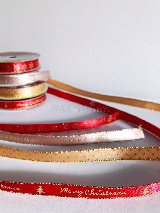 Konceptualni boże narodzenia, rolki Bożenarodzeniowy faborek zdjęcia royalty free Konceptualni boże narodzenia, rolki Bożenarodzeniowy faborek zdjęcia royalty free