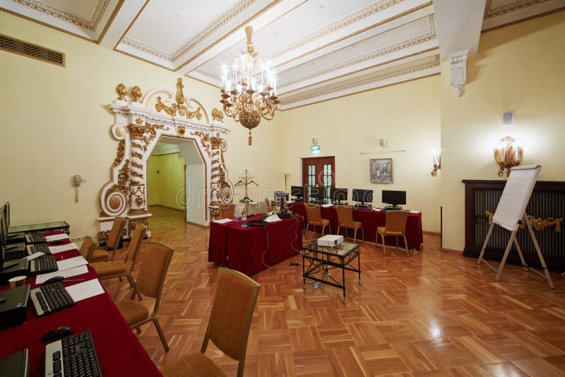 Konferenzsaal Orlikov im Hotel Hilton Leningradskaya stockbild Konferenzsaal Orlikov im Hotel Hilton Leningradskaya stockbild