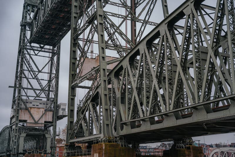 Koningshavenbrug de hef是鹿特丹历史上的工业明珠，也被称为天鹅桥 库存图片