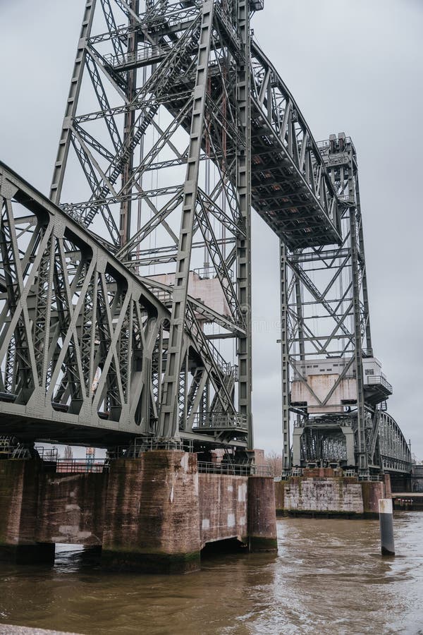 Koningshavenbrug de hef是鹿特丹历史上的工业明珠，也被称为天鹅桥 库存照片