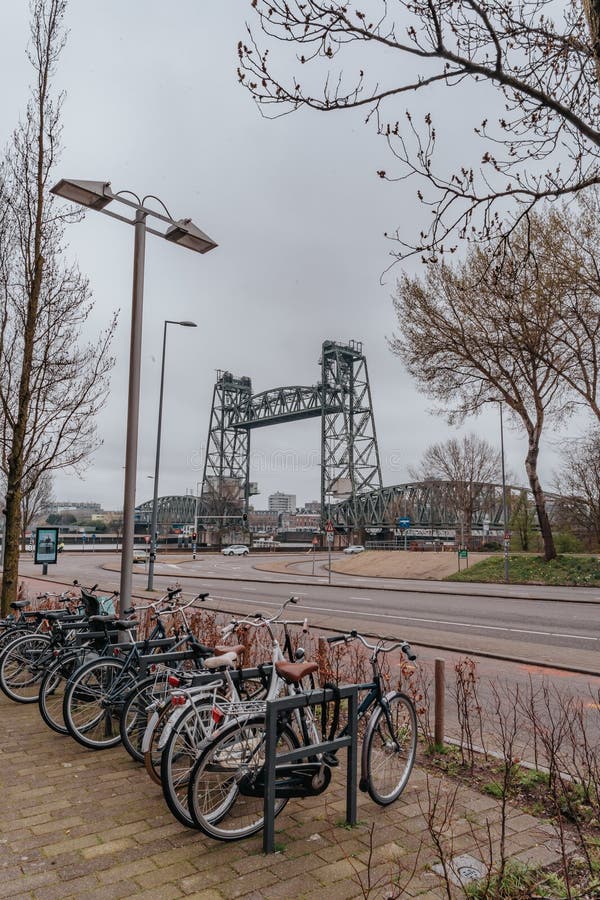Koningshavenbrug de hef是鹿特丹历史上的工业明珠，也被称为天鹅桥 图库摄影