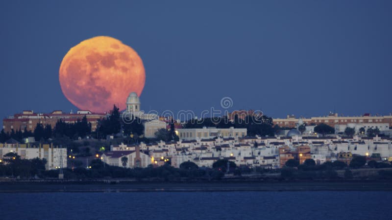 Koninklijk Instituut en Waarnemingscentrum van het Spaanse Marinevolle maan Toenemen stock fotografie Koninklijk Instituut en Waarnemingscentrum van het Spaanse Marinevolle maan Toenemen stock fotografie