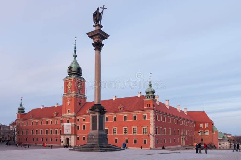 Koninklijk Kasteel in de Kolom van Warshau en van Sigismund, Polen royalty-vrije stock afbeeldingen Koninklijk Kasteel in de Kolom van Warshau en van Sigismund, Polen royalty-vrije stock afbeeldingen