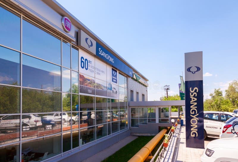 Kontor av den officiella återförsäljaren Ssangyong royaltyfri foto