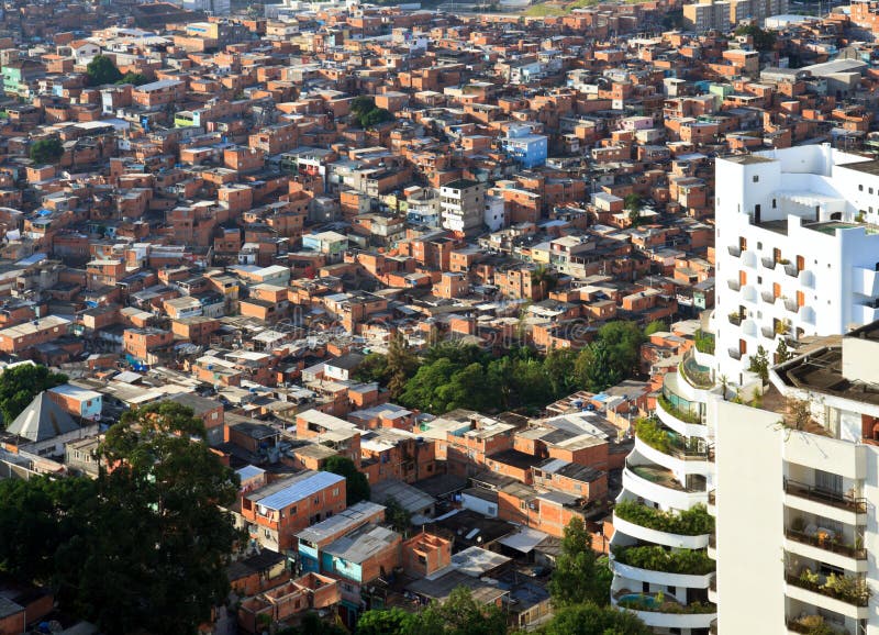 Kontrast bogactwo i ubóstwo w São Paulo