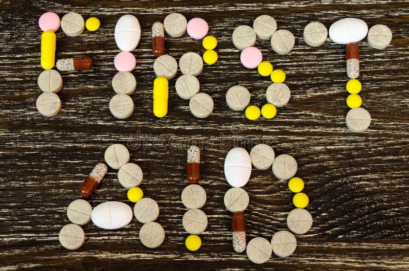 Konzept von Tabletten in der Form des Textes lizenzfreie stockfotos Konzept von Tabletten in der Form des Textes lizenzfreie stockfotos
