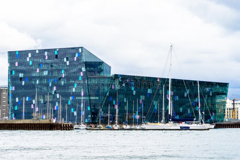 Konzertsaalgebäude und Marina Reykjavik, Island stockfoto Konzertsaalgebäude und Marina Reykjavik, Island stockfoto