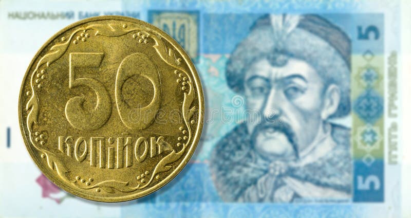 50 kopiykamuntstuk tegen 5 de Oekraïense obvers van het hryvniabankbiljet stock foto's 50 kopiykamuntstuk tegen 5 de Oekraïense obvers van het hryvniabankbiljet stock foto's