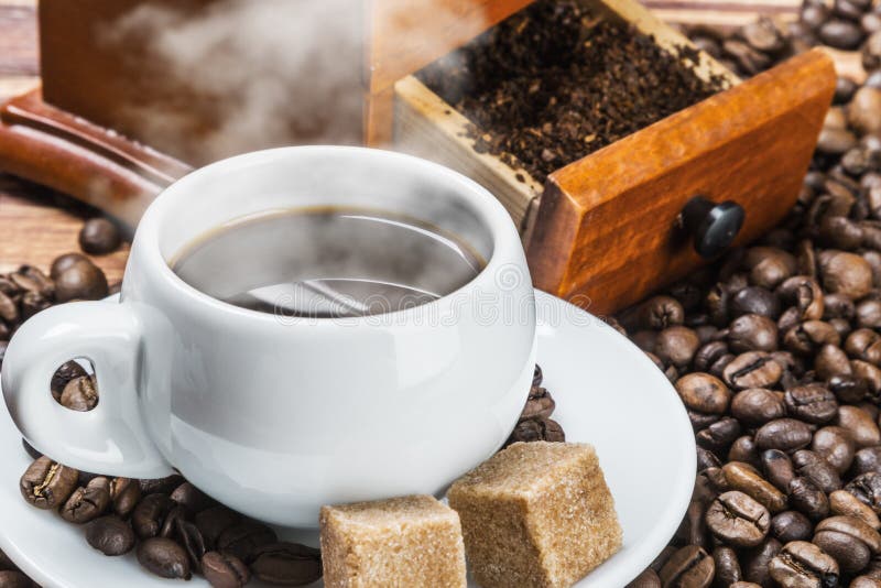 Kopp av den varma kaffe och molar arkivbilder Kopp av den varma kaffe och molar arkivbilder