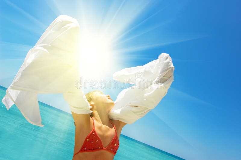 koppla av för strandflicka royaltyfria bilder koppla av för strandflicka royaltyfria bilder