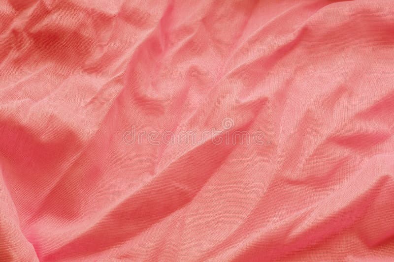 Korallbakgrund från ett textilmaterial med den vide- modellen, closeup Torkdukebakgrund skrynkligt tyg Selektivt fokusera royaltyfri bild Korallbakgrund från ett textilmaterial med den vide- modellen, closeup Torkdukebakgrund skrynkligt tyg Selektivt fokusera royaltyfri bild
