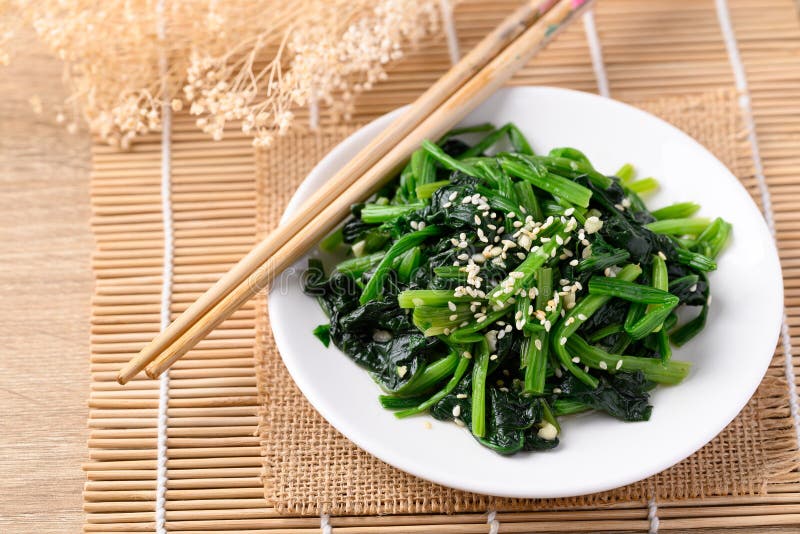 Korean Spinach Salad (Sigeumchi Namul), Korean Side Dish Stock Photo