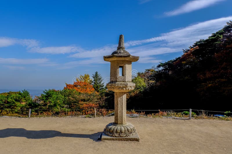  Koreanische Steinlaterne lizenzfreie stockfotos