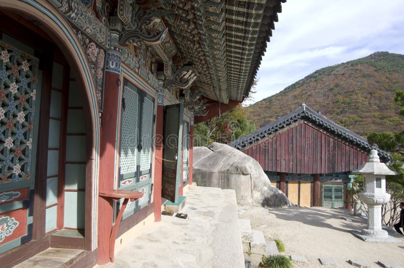 Koreanischer Buddhismustempel stockbild