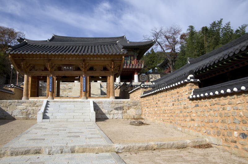 Koreanischer Buddhismustempel lizenzfreies stockfoto