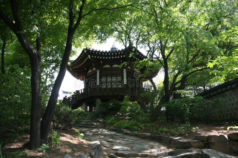 Koreansk arkitektonisk pagod för gammal traditionell by arkivfoton Koreansk arkitektonisk pagod för gammal traditionell by arkivfoton