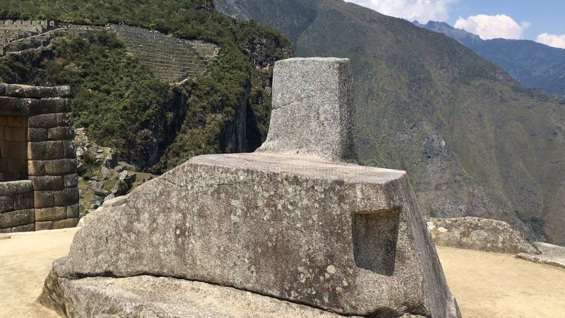 Korona inca land machu picchu peru. Machu picchu jest jednym z siedmiu cudów współczesnego świata i jedną z najważniejszych pozostałości archeologicznych w południowej ameryce.