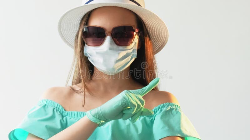 Koronavirus-maskhandskar för semestermaskmaskor för pandemier stock video