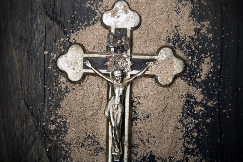 Kors och aska - symboler av Ash Wednesday royaltyfri fotografi Kors och aska - symboler av Ash Wednesday royaltyfri fotografi
