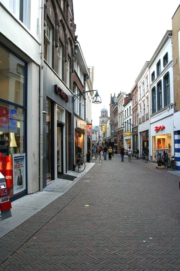 Korte Bisschopsstraat é uma rua da compra imagens de stock royalty free Korte Bisschopsstraat é uma rua da compra imagens de stock royalty free