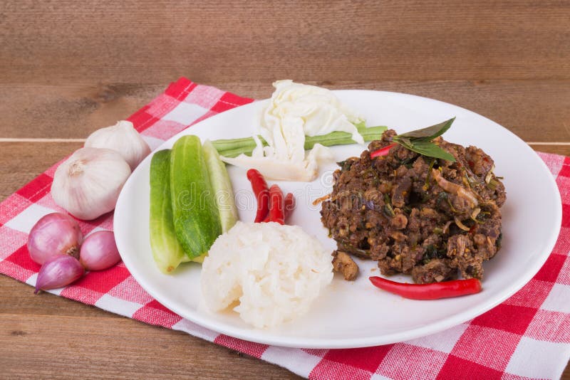 Korzenna Tajlandzka minced wołowiny sałatka z kleistymi ryż zdjęcia stock Korzenna Tajlandzka minced wołowiny sałatka z kleistymi ryż zdjęcia stock