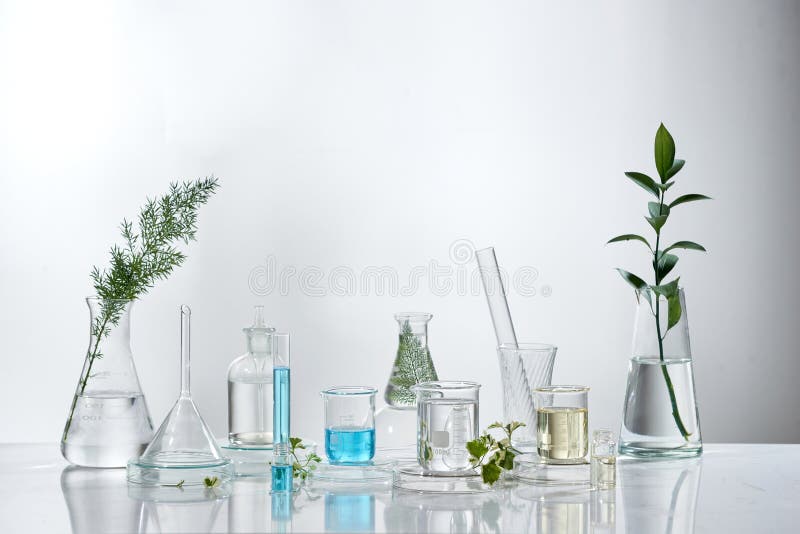 Kosmetische laboratoriumonderzoek en ontwikkeling product van het de roomserum van wetenschaps het bioskincare met bladeren natuu